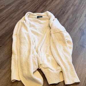 Abercrombie & Fitch Cream Women's Cardigan